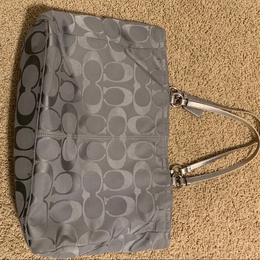 Coach tote - Picture 2 of 9